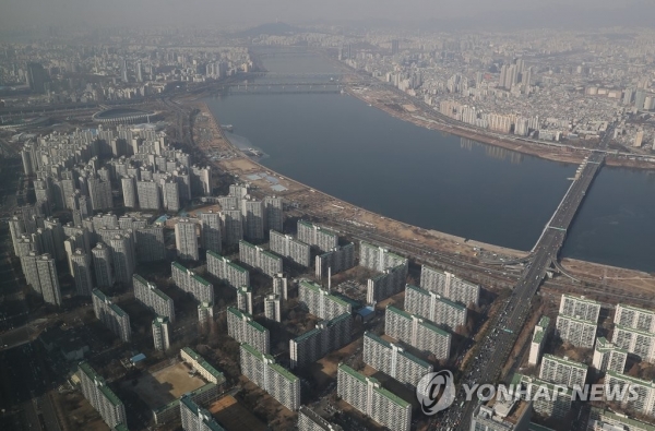 작년 한 해 서울 아파트값은 8.22% 올라 지난 2006년(23.46%) 이후 12년 만에 최대 상승폭을 기록했다. (사진=연합뉴스)